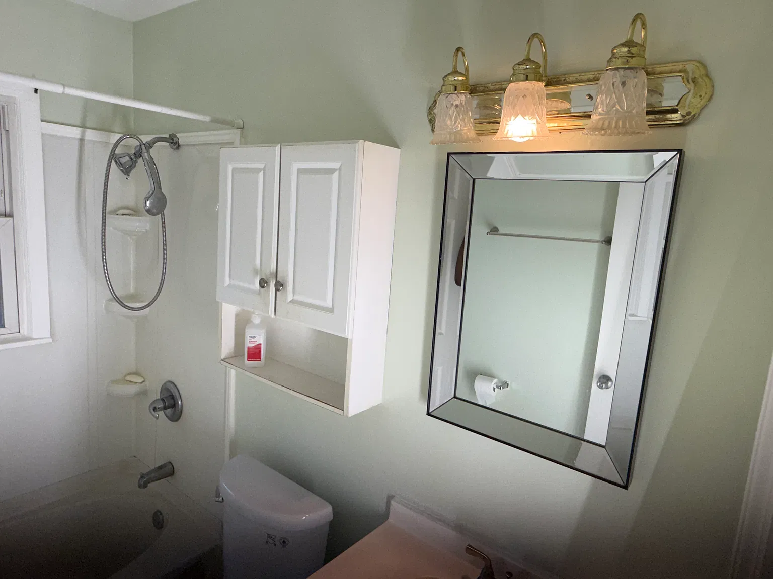 3 bed, 1.5 bath, 1160 sqft, $1,600 — Photo 2