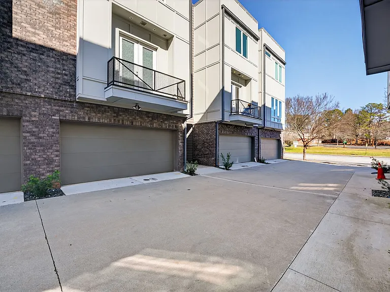 241 Maynard Ter SE — Photo 30