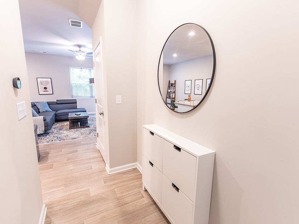 Entryway and shoe storage
