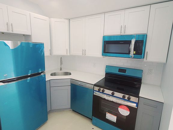 3rd image of 67-39 Clyde St Penthouse G