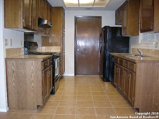 3 bed, 2.0 bath, 1560 sqft, $1,595 — Photo 2