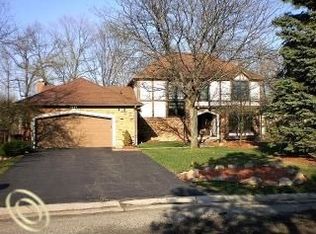 7364 Silver Leaf Ln, West Bloomfield, MI
