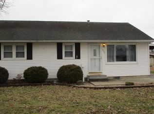 732 W 5th St, Flora, IL 62839