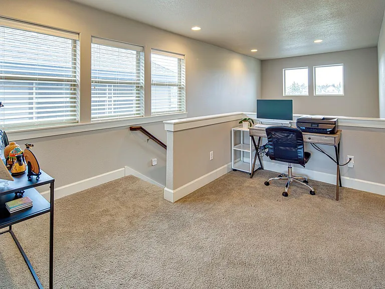 3012 NE Flagstone Ave — Photo 12