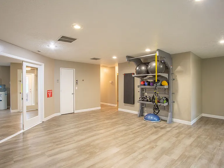 Silver Oak Apartments — Photo 6