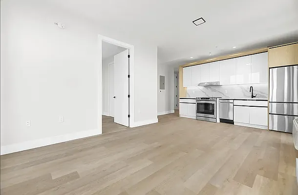 Rented by REAL New York | media 21