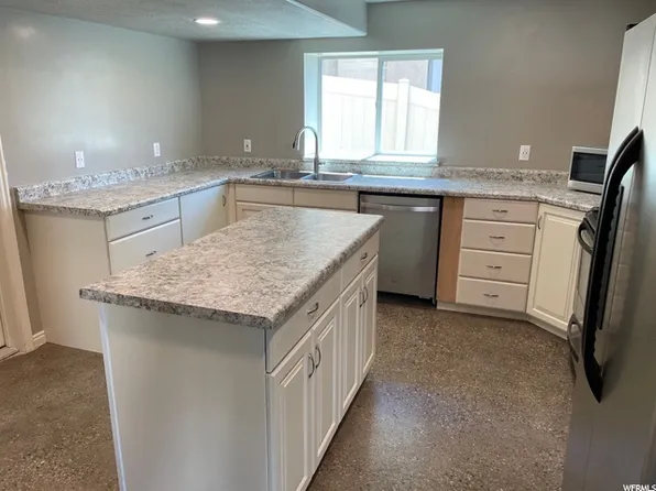 1000 W Winter Wheat Way, Saratoga Springs, UT 84045