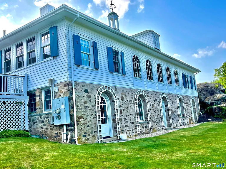 19 Deercliff Rd — Photo 3