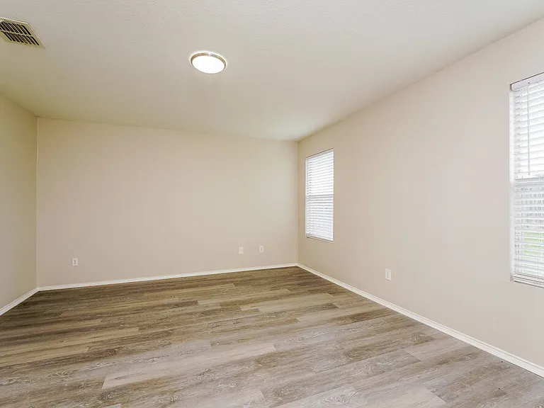 306 Olivia Ln — Photo 7