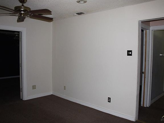 4th image of 1008 San Saba Ln