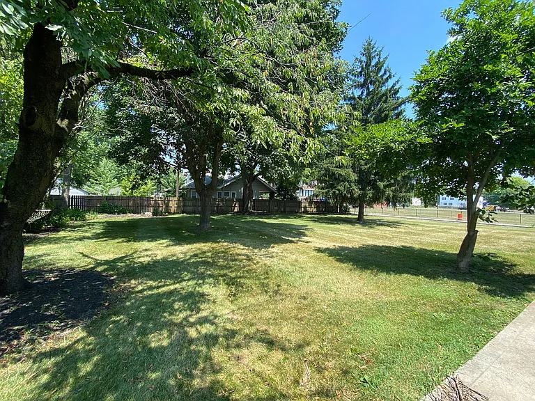 345 Dana Ave — Photo 16