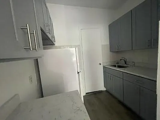 Rented by Perry Associates NYC Inc | media 15