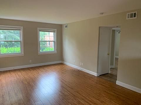 3rd image of 2709 Arlington Blvd APT 101
