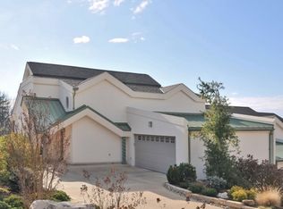 1512 Sommet Pl, Saint Louis, MO 63122