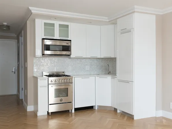 305 East 86th Street image 1 of 12