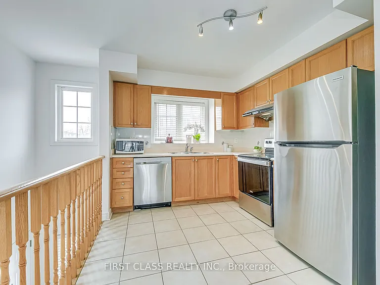 1128 Dundas St W #25 — Photo 9