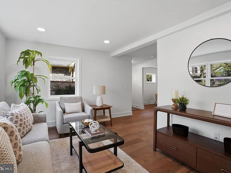 425 Grove Pl — Photo 7
