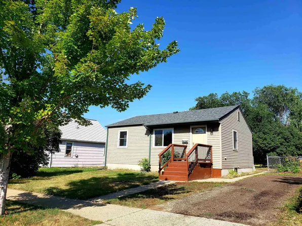 1221 6th St SW, Minot, ND 58701