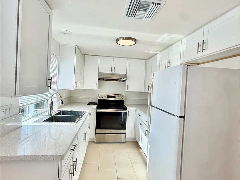 621 N Alhambra Ave — Photo 5