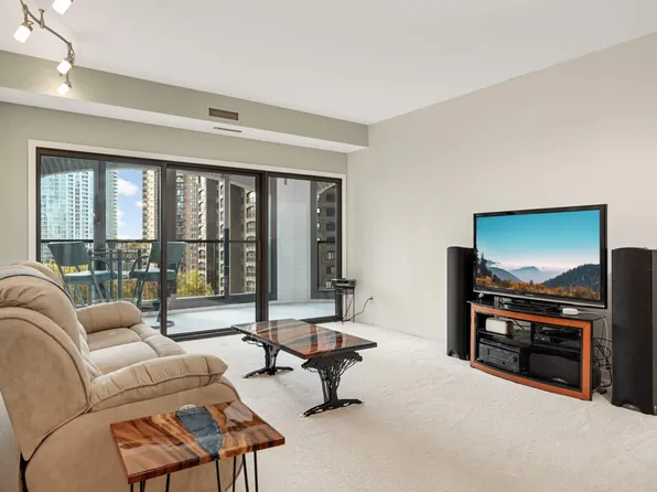 1201 Yale Pl APT 801, Minneapolis, MN 55403