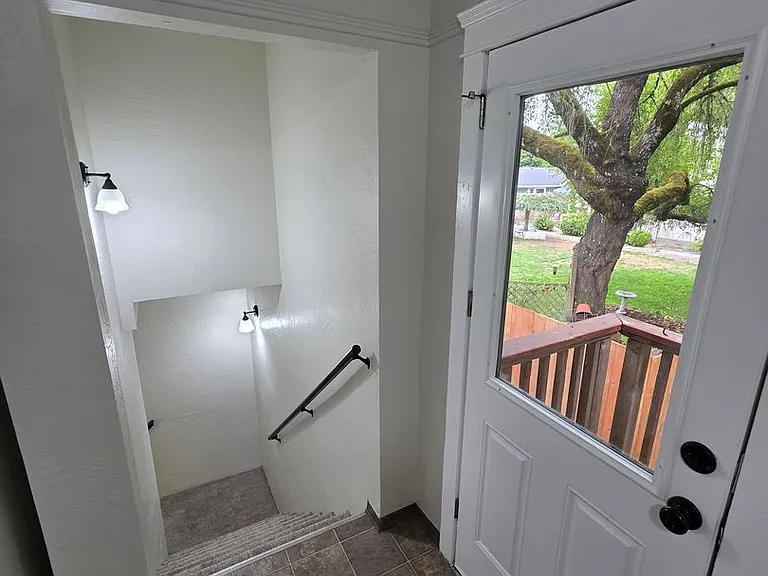 340 N Grove Ct — Photo 14