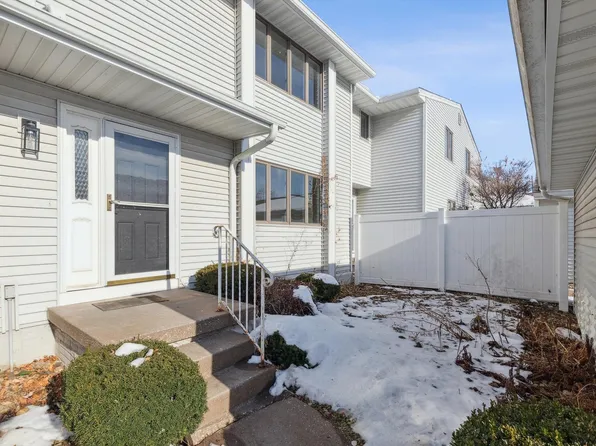 3750 Eastwood Ct, Bettendorf, IA 52722