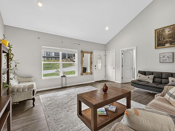 4th image of 488 Rockhill Drive