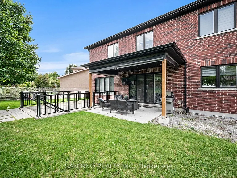 11 Compton Cres — Photo 39