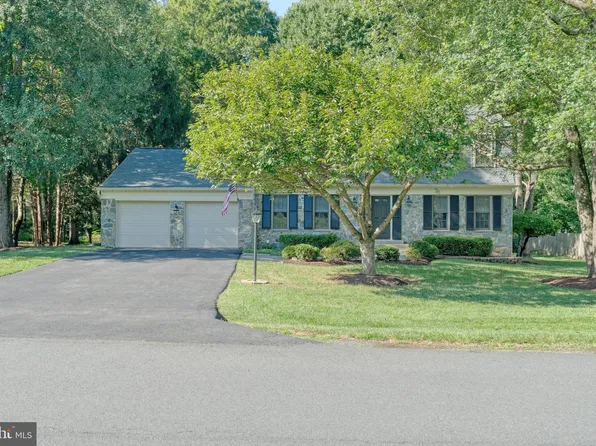 11909 Fallen Holly Ct, Great Falls, VA 22066