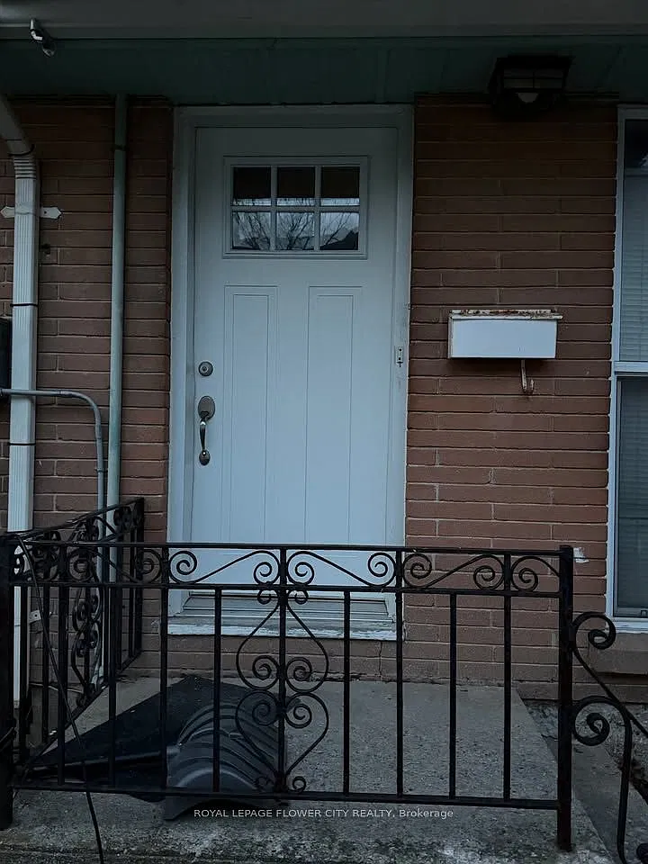 3 bed, $2,099 — Photo 2