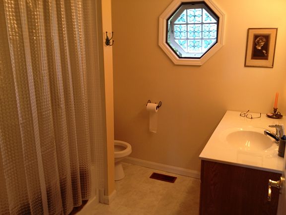 Bathroom - octagon window