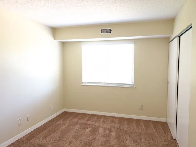 14 W Rhodes Dr — Photo 8