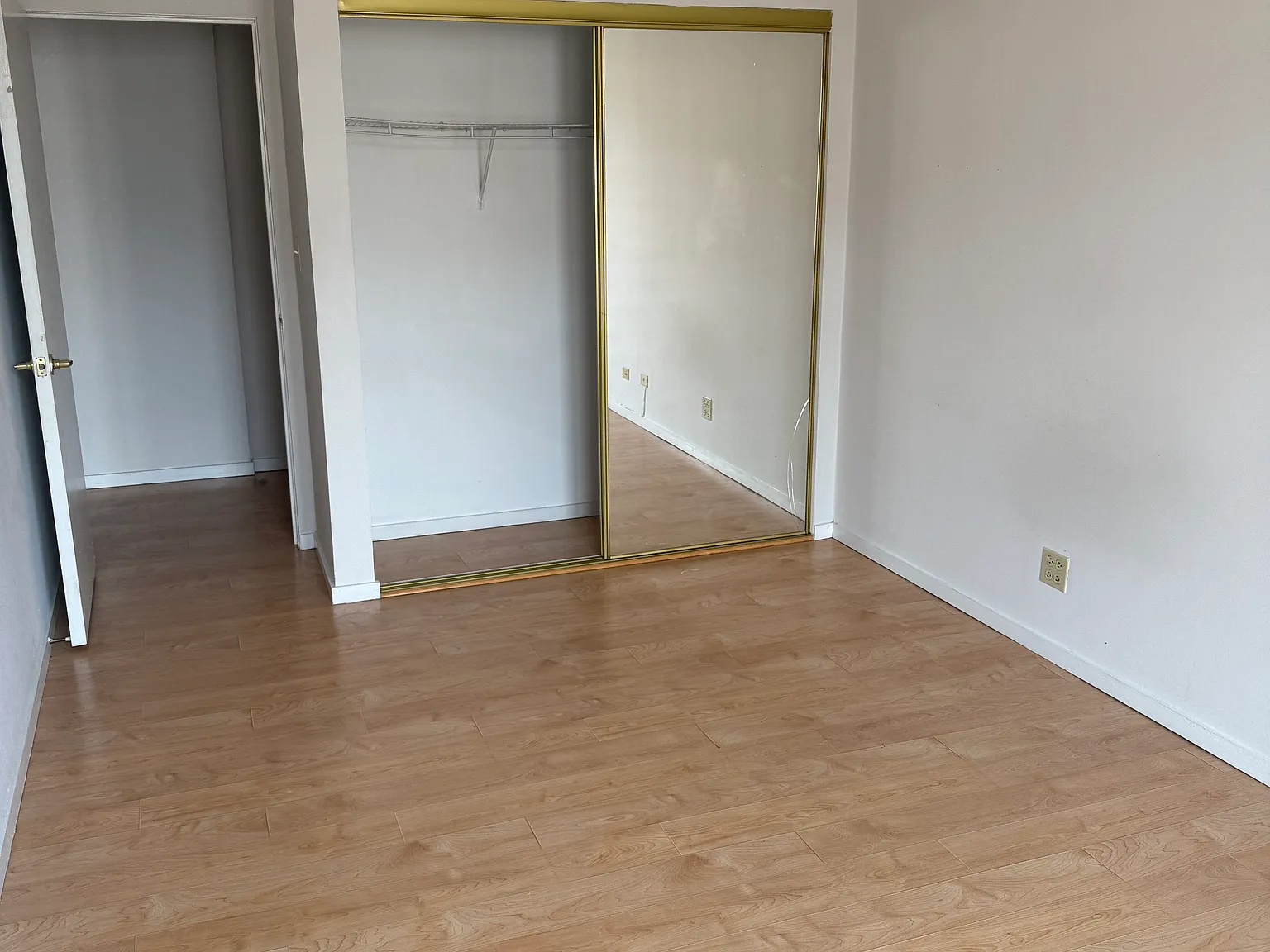 580 N Bank Ln — Photo 3