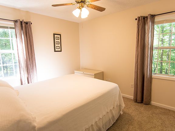 2nd image of 437 Hunters Glen Ln