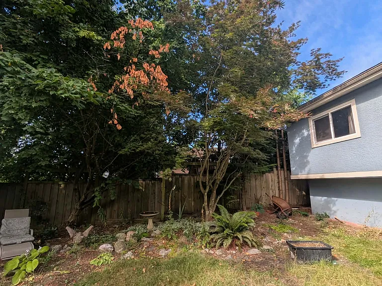 1216 Edinburgh St — Photo 1