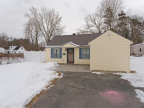 3rd image of 4 Saratoga Dr