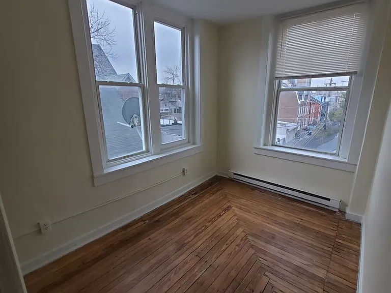 621 W Turner St — Photo 5
