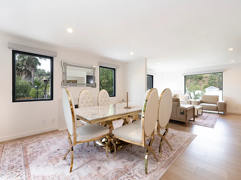 2450 Coldwater Canyon Dr — Photo 20
