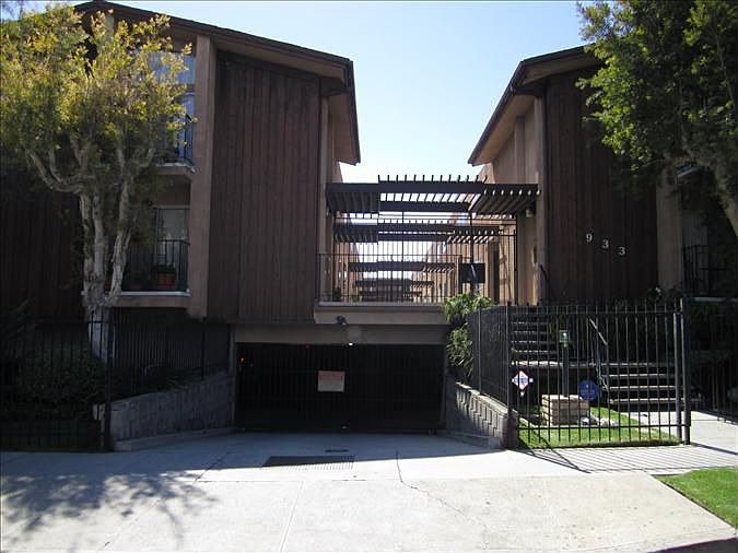 1st image of 933 N Cedar St APT 9