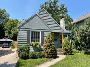 455 Briarwood Ave SE, East Grand Rapids, MI 49506