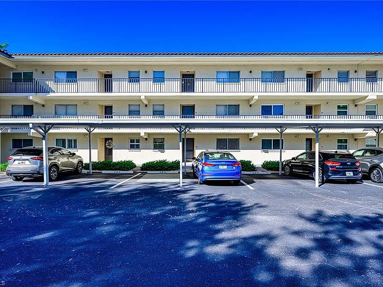 201 Quail Forest Blvd #103 — Photo 3