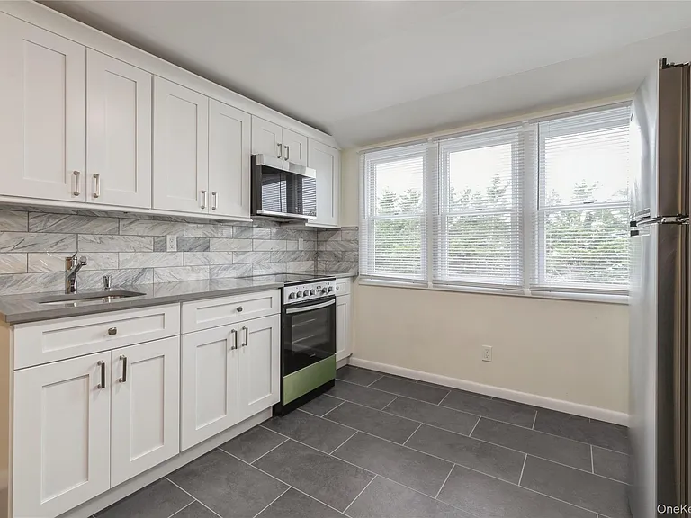 11 Deauville Pkwy — Photo 8