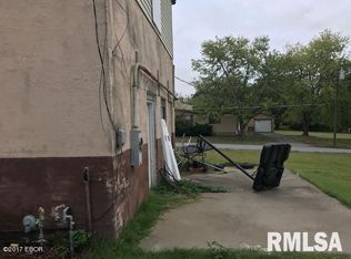 907 W Longley St, Harrisburg, IL 62946