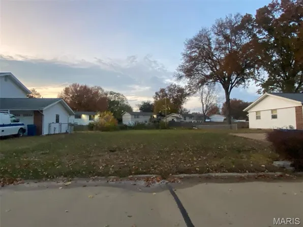 7359 Cartwheel Ln, Hazelwood, MO 63042