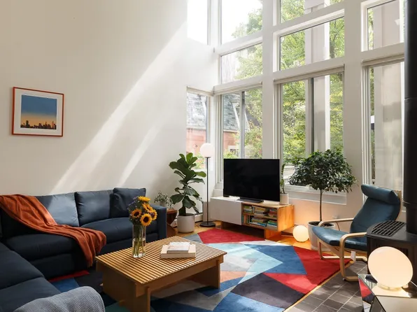 19 Centre St APT 3, Cambridge, MA 02139