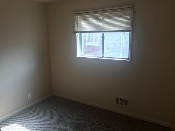 4th image of 23036 Doremus St