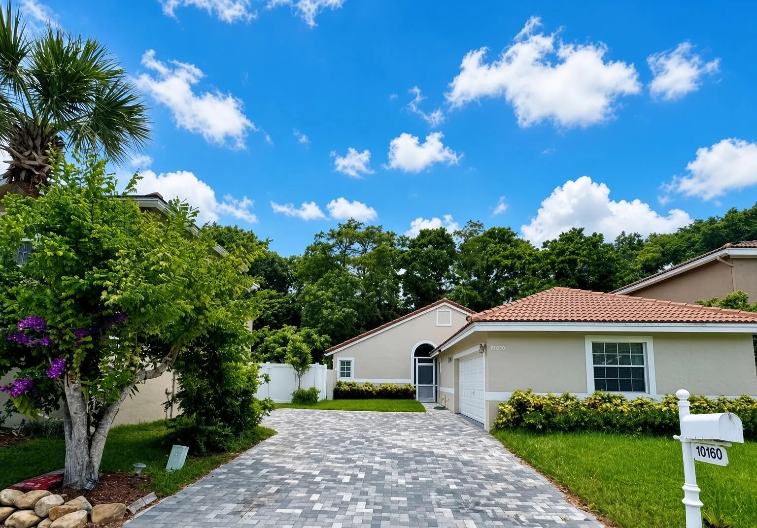 3 bed, 2.0 bath, 1459 sqft, $3,200 — Photo 3