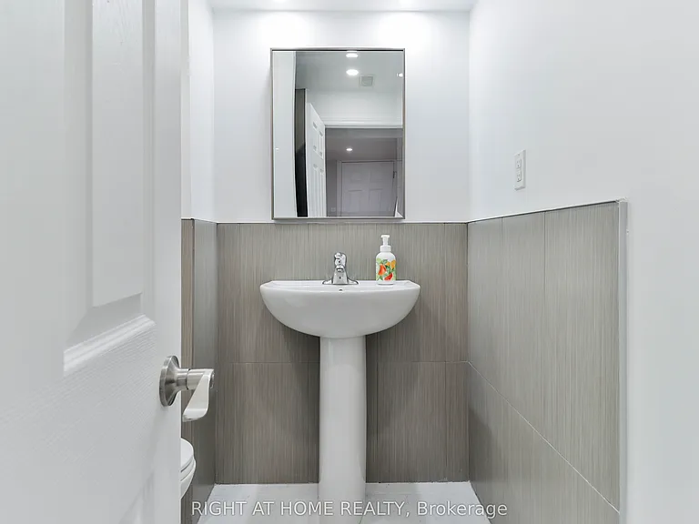 186 Cosgrove Dr #BASEMENT — Photo 21