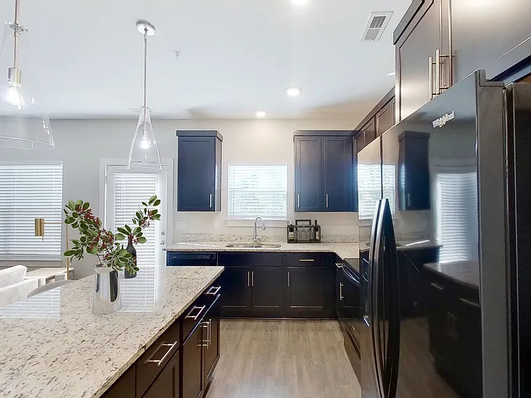 Highland at Hickory Hills Townhomes — Photo 8