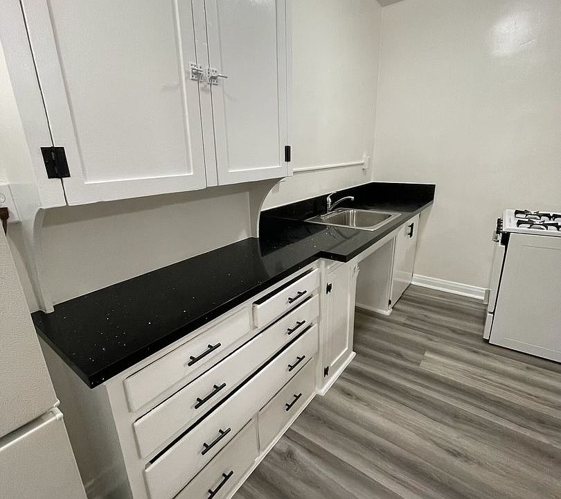 1st image of 1725 N Edgemont St #102